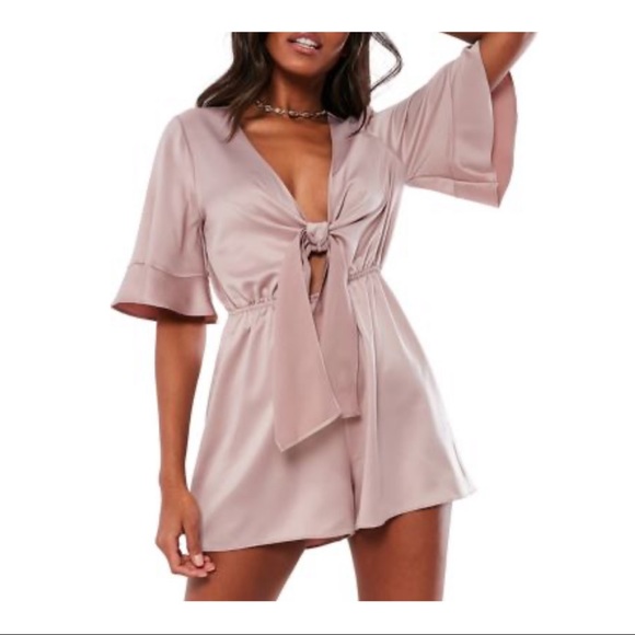 🆕⭐️Flared Sleeve Satin Romper - 6 - Picture 1 of 3